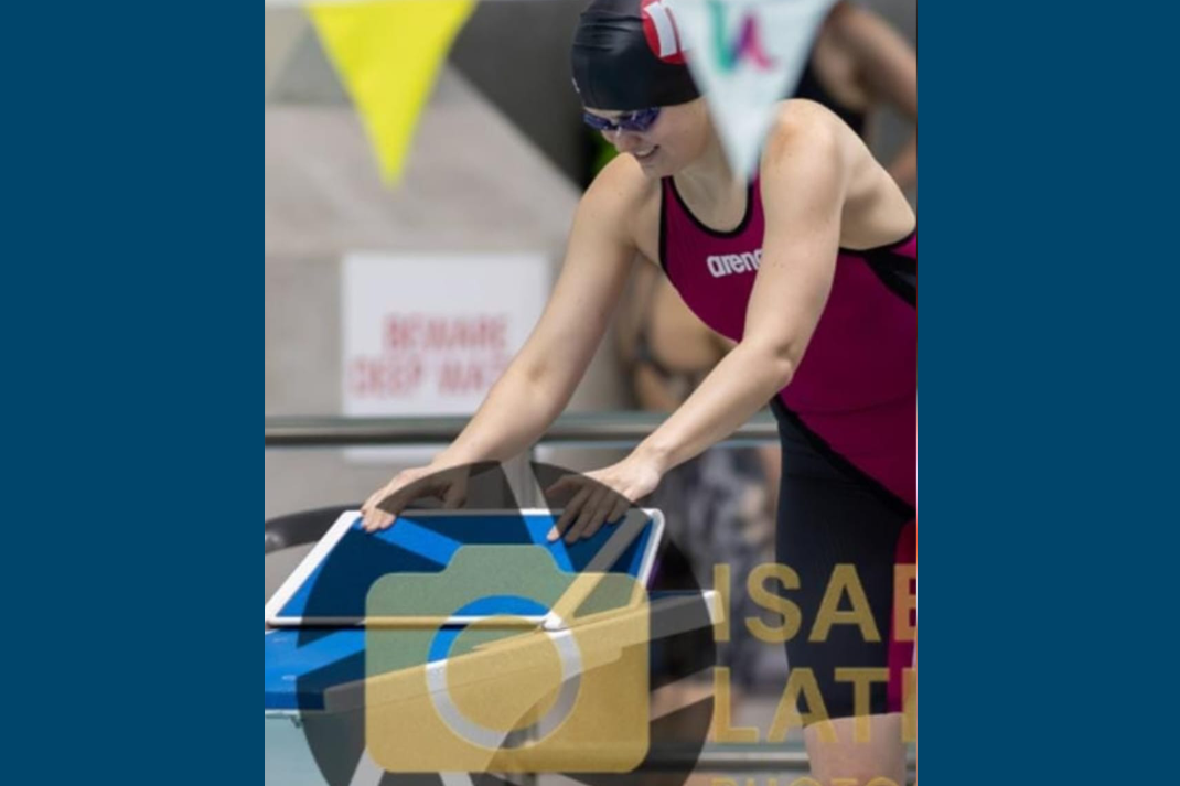 Ibolya Szenes swimming start